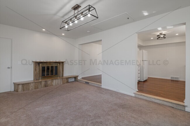 Building Photo - 5415 N Lydell St