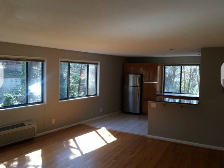Building Photo - 4114 Davis Pl NW
