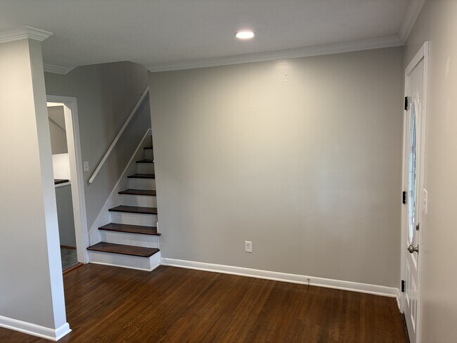 Building Photo - 2109 Villaret Dr SW