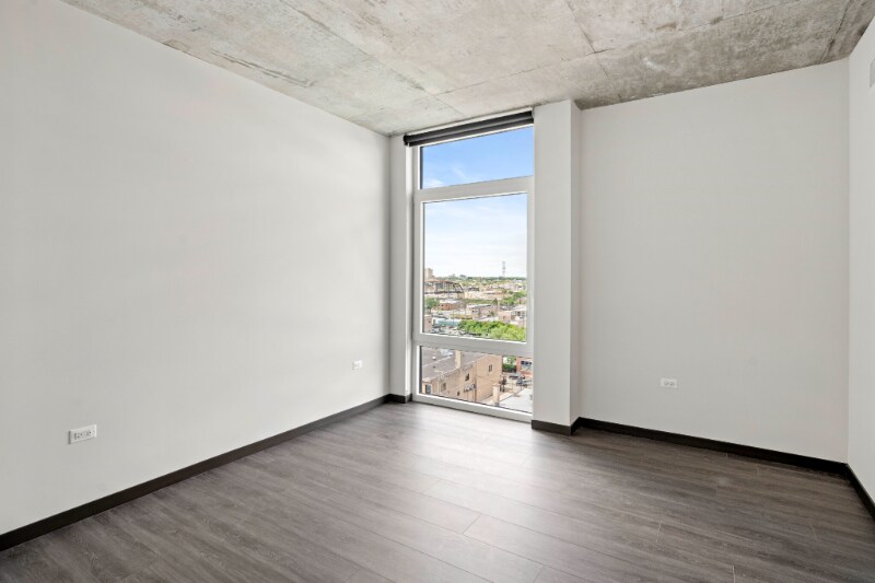 Building Photo - 150 W Maypole Ave