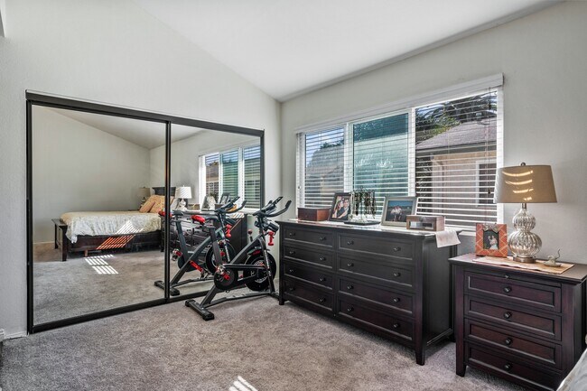 Building Photo - 1911 Mathews Ave