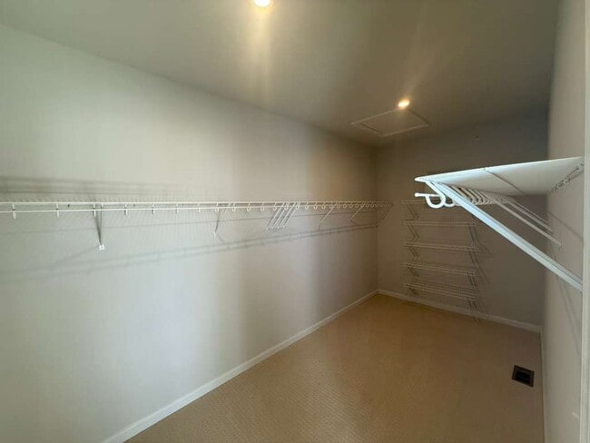 Building Photo - 809 Birchwood Hl Pl