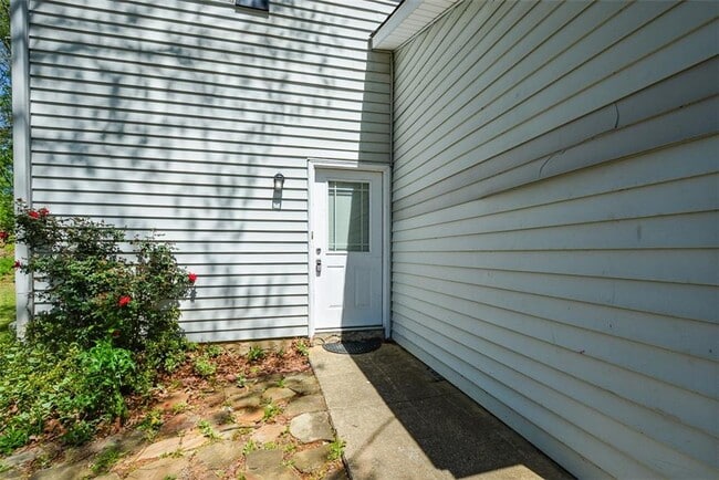 Building Photo - 160 Timber Creek Ln SW