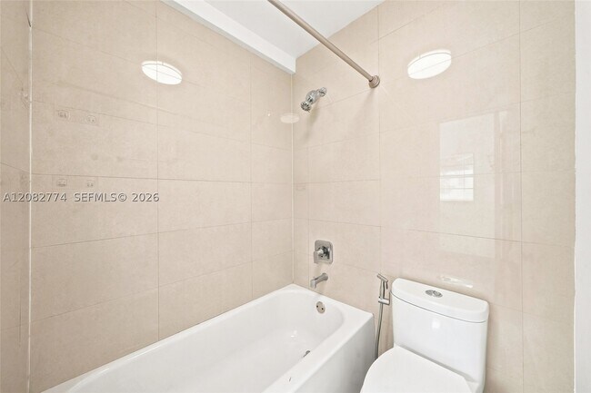 Building Photo - 9674 Fontainebleau Blvd