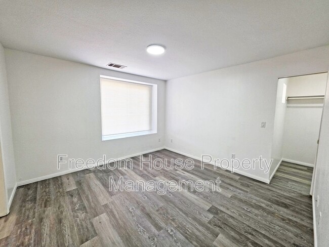 Building Photo - 670 Bourbon St