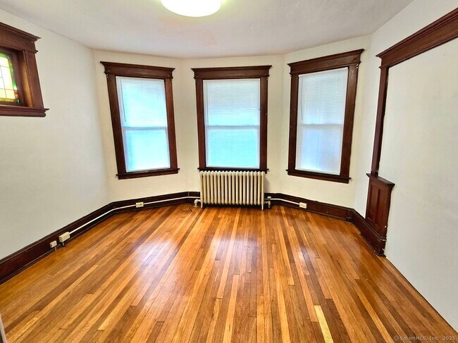 Building Photo - 181 Bond St