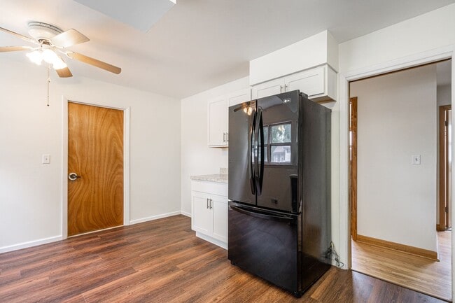 Building Photo - Spacious 3 Bedroom 1Bath Lower Duplex in P...