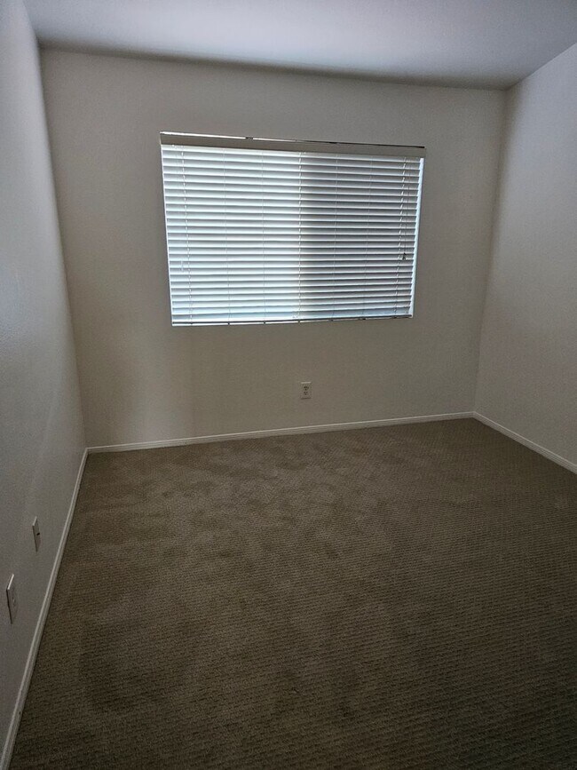 Building Photo - Gated Community~$2,595~ 2 Bed/2.5 Bath End Unit Townhome.