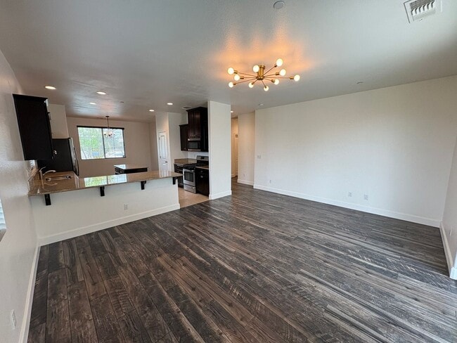 Building Photo - Tulare Home coming soon!