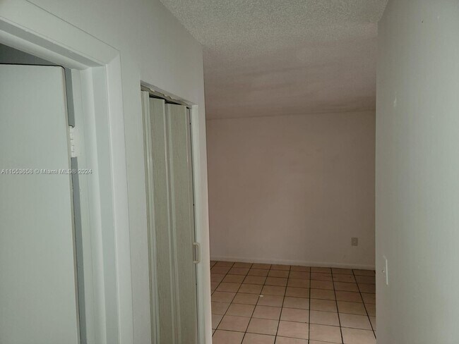 Building Photo - 17255 SW 95th Ave
