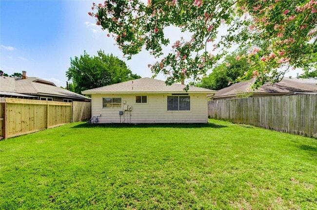 Building Photo - 5207 Beaverhill Dr
