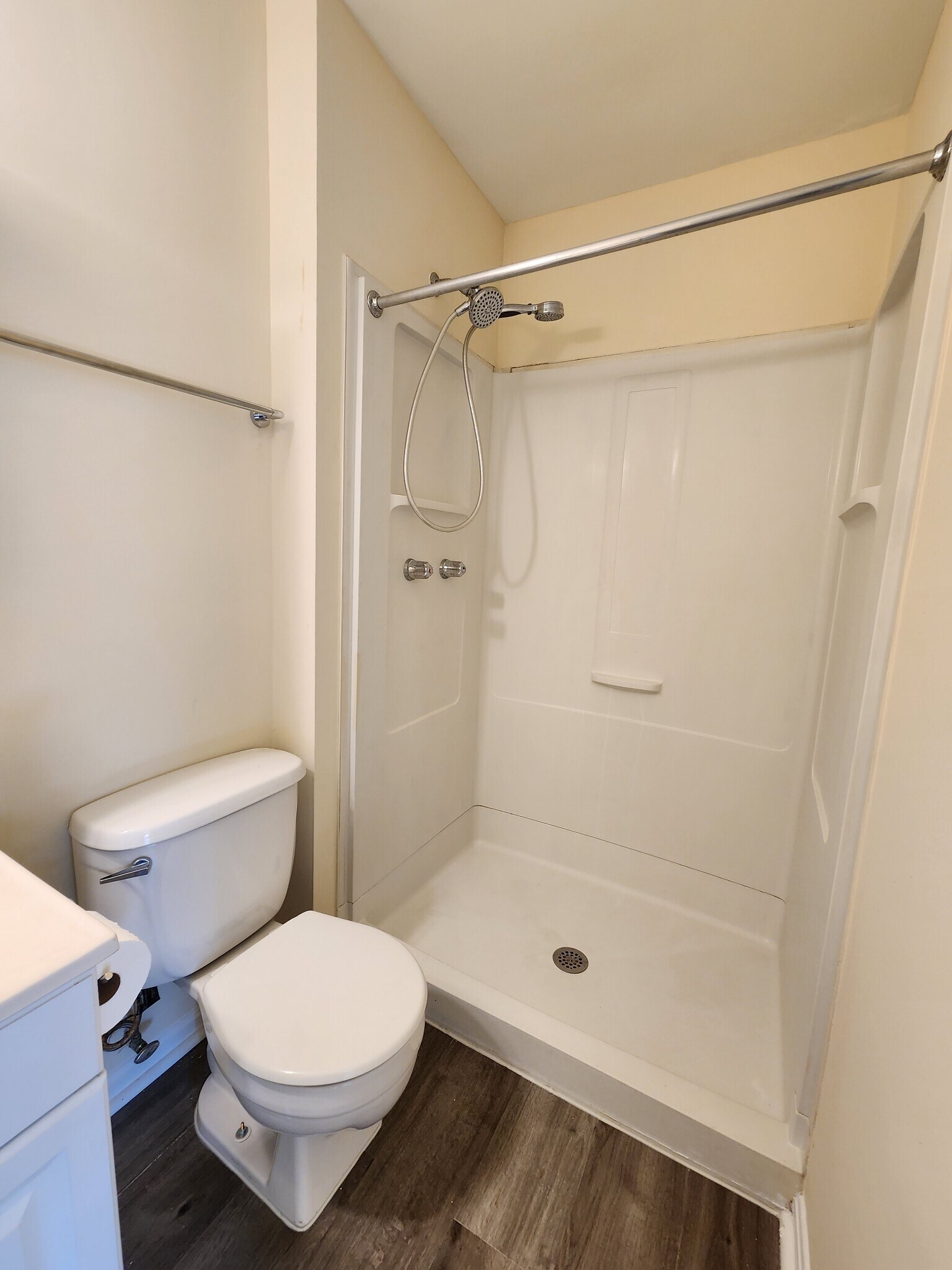 Building Photo - 18336 Streamside Dr