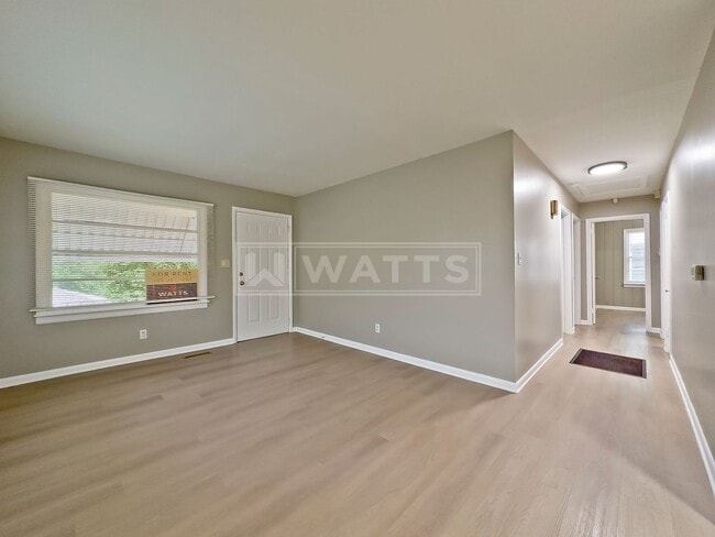 Building Photo - 3-Bedroom with Renovated Bath in Oak Ridge Park Nieghborhood