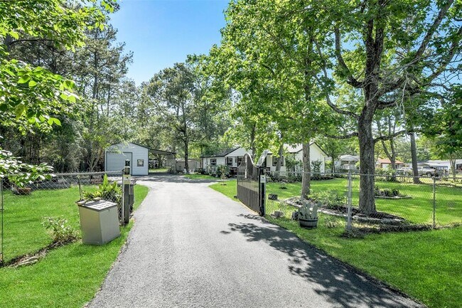 Building Photo - 27011 Azalea Ct