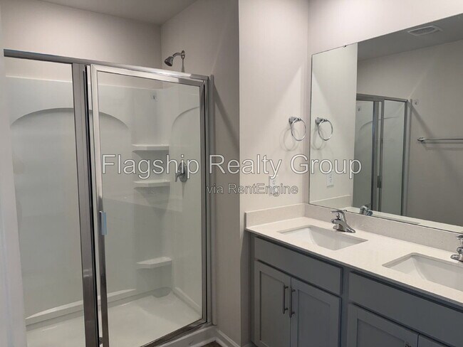 Building Photo - 4109 Laurel Rdg Dr