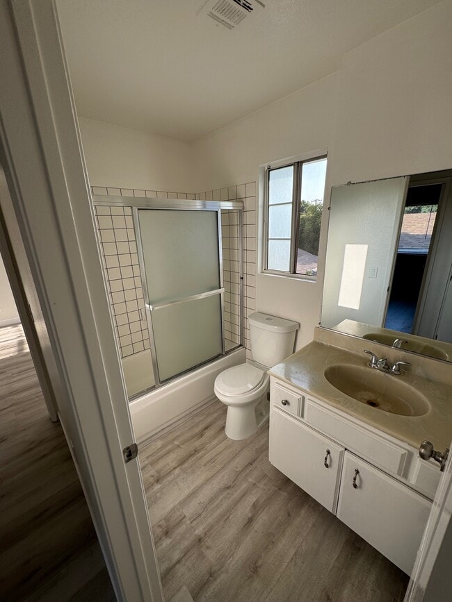 Building Photo - 512 E Lime Ave