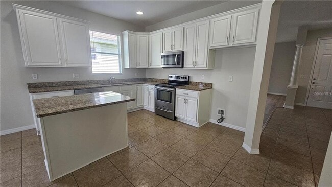 Building Photo - 2528 Ladoga Dr