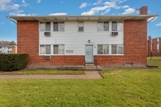 Building Photo - Available now! 2 bedroom, 1 bath apartment...