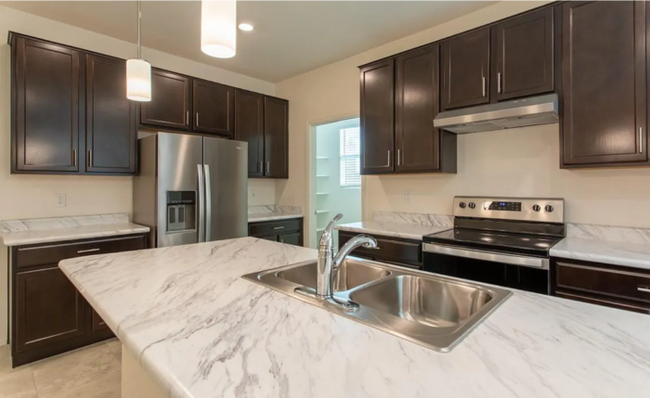 Building Photo - Beautiful 4 bedroom 2.5 bath home