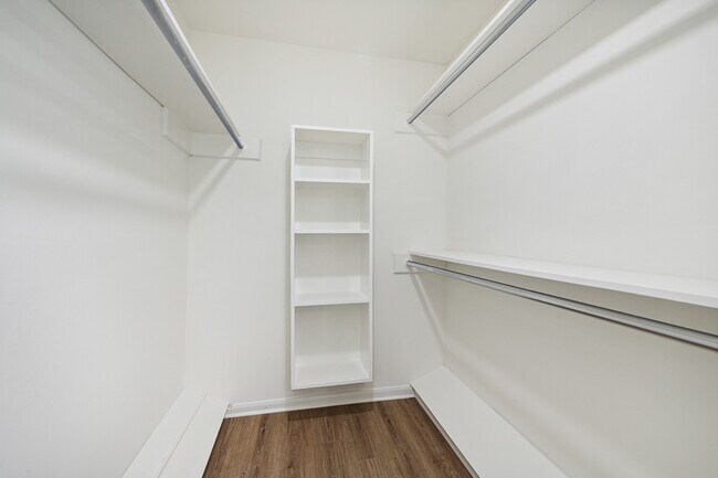 Building Photo - 9719 Springmont Dr