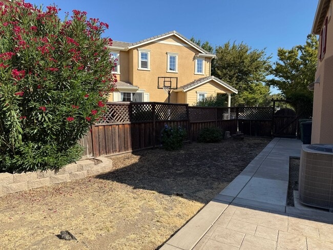 Building Photo - Completely Remodeled home in desirable Mou...