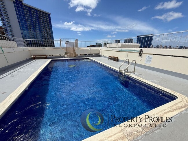 Building Photo - Kapiolani Manor - 1 Bedroom 1 Bath 1 Parking Unit - Available Now!