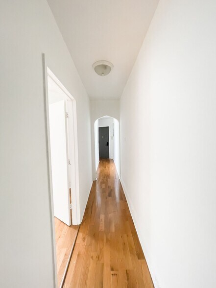 Building Photo - STARR STREET / Spacious Bushwick 2-Bed 1-Bath / Amazing Location