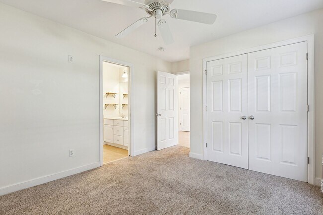 Building Photo - Chic's Beach Updated Rental!