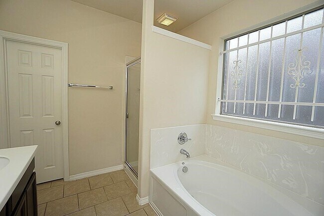 Building Photo - 4022 Regal Stone Ln