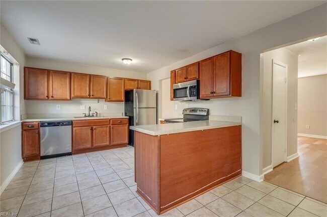 Building Photo - 436 Peregrine St