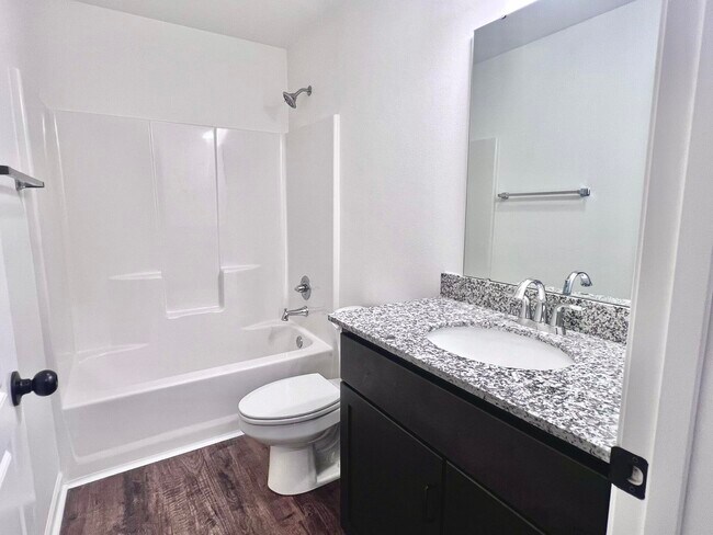 Building Photo - 1100 Pawpaw Pl