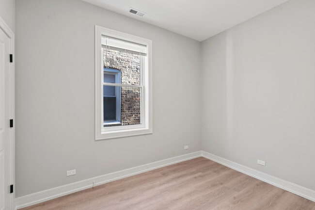 Building Photo - 2540 W Cortez St