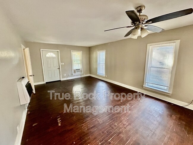 Building Photo - 303 N Maple St