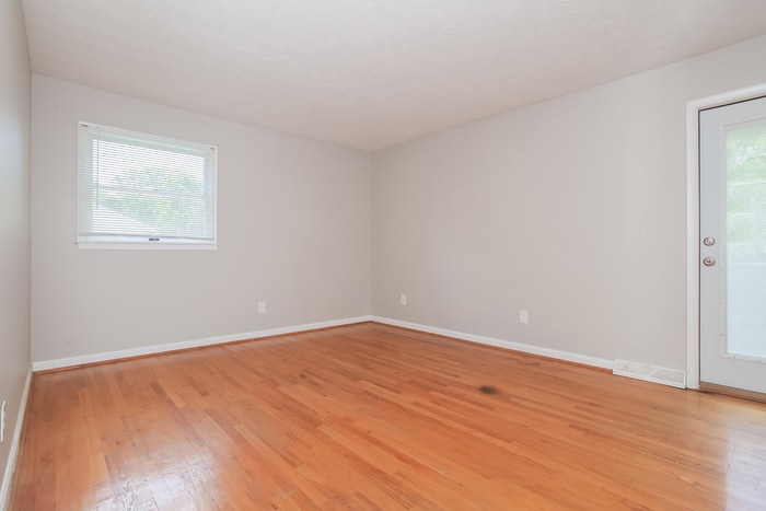 Building Photo - 686 Cloverdale Ave