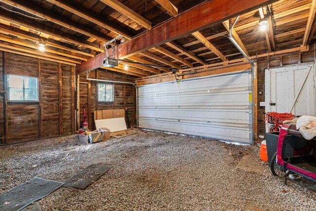 Building Photo - Charming 1 Bedroom near Noblesville High School and Downtown.