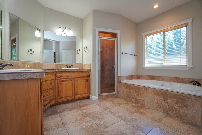 Building Photo - 2511 W Teano Dr