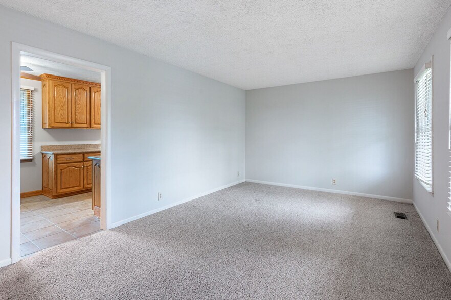 Building Photo - 3841 Dubois Dr