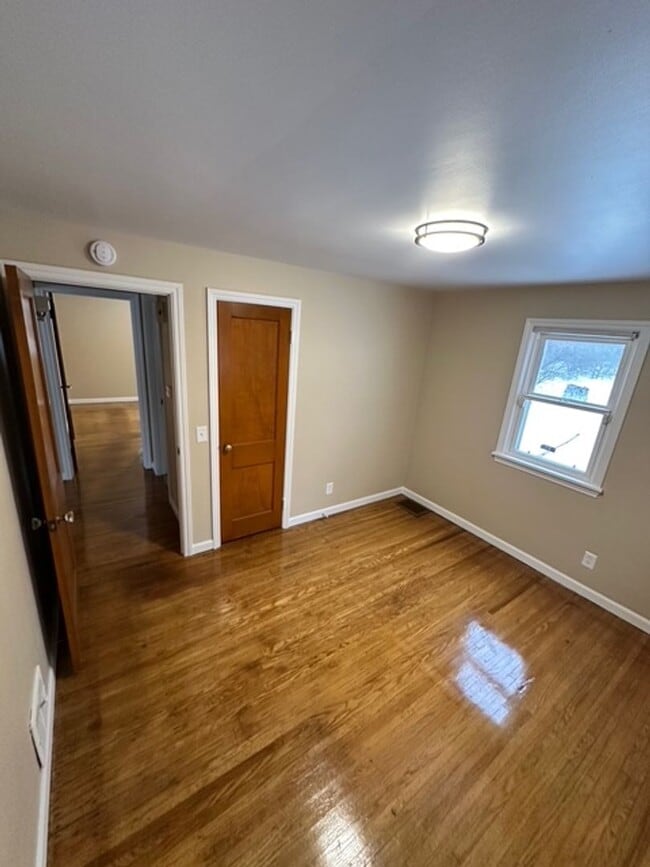 Building Photo - Charming 3-Bedroom Home with Large Backyard For Rent!