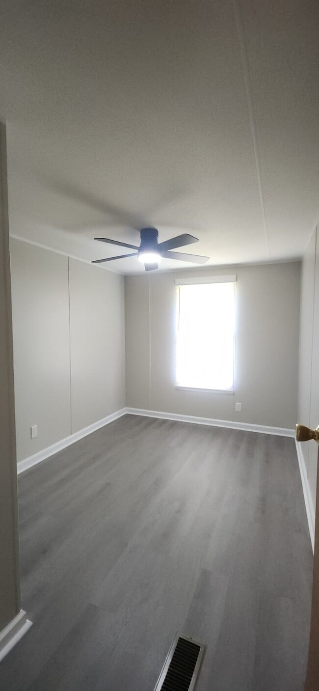 Building Photo - 19 Whispering Pines Cir