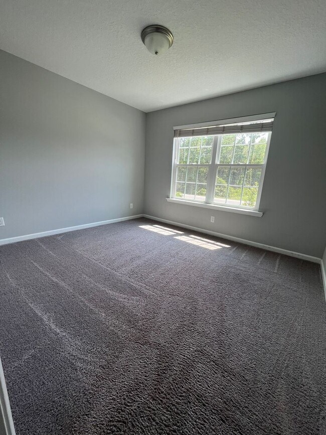 Building Photo - Spacious 4-Bedroom Pet Friendly Home with a Serene View - Available for Rent!