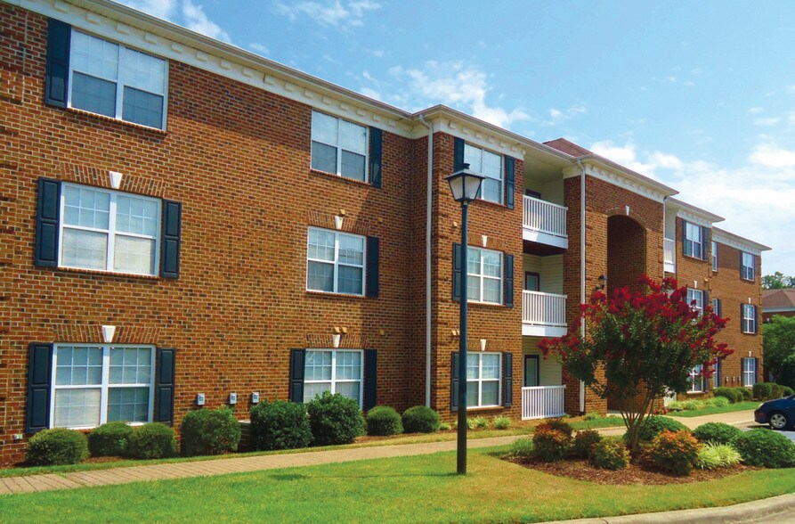Greenhaven Trace 800 Greenhaven Dr Greensboro NC 27406 Apartment Finder