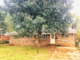 Building Photo - 902 S 10th St