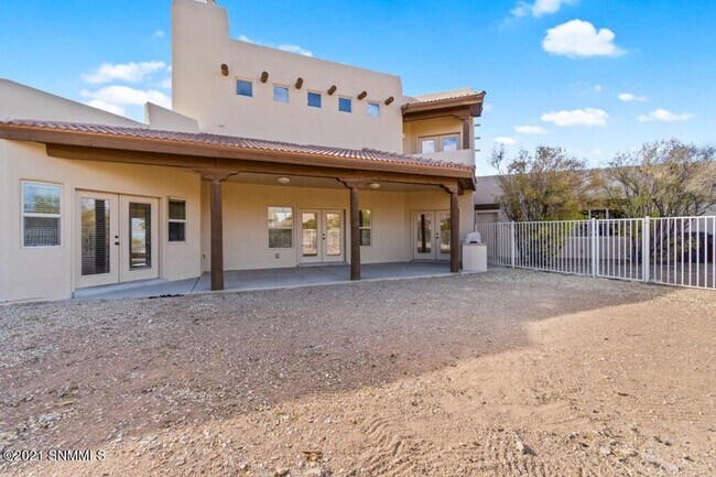 Building Photo - $500 off first months rent, Beautiful Home...