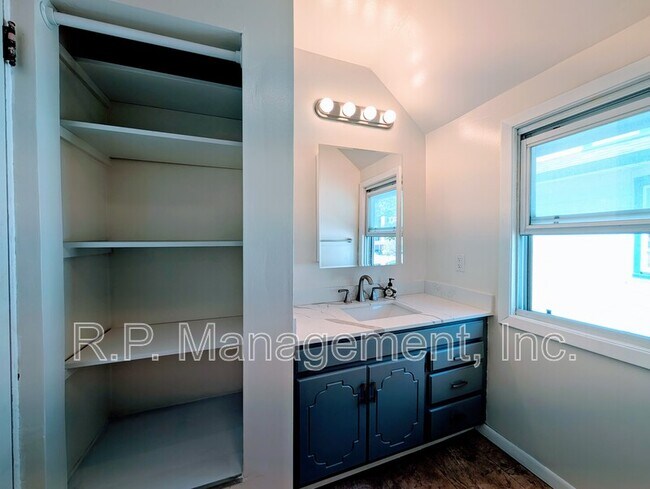 Building Photo - 398 N Herschel St
