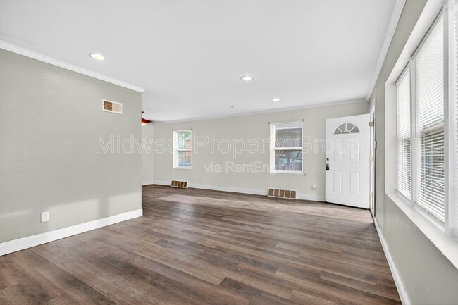 Building Photo - 2352 Rockdale Ave