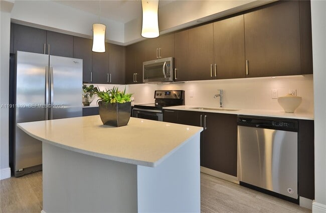 Building Photo - 2000 Salzedo St