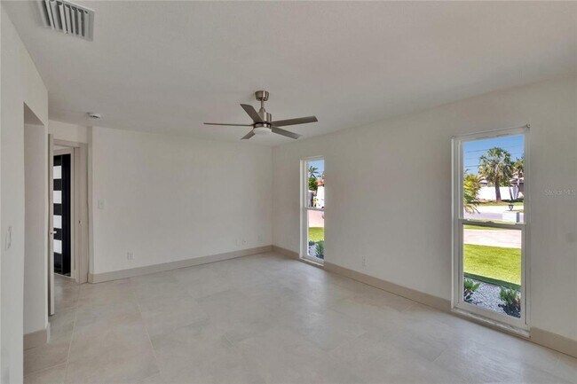 Building Photo - 1492 Sea Gull Dr S
