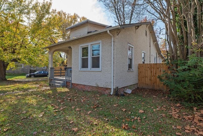 Building Photo - 1323 Columbia St