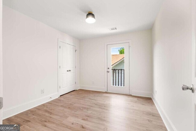 Building Photo - 94 Lucy St SE