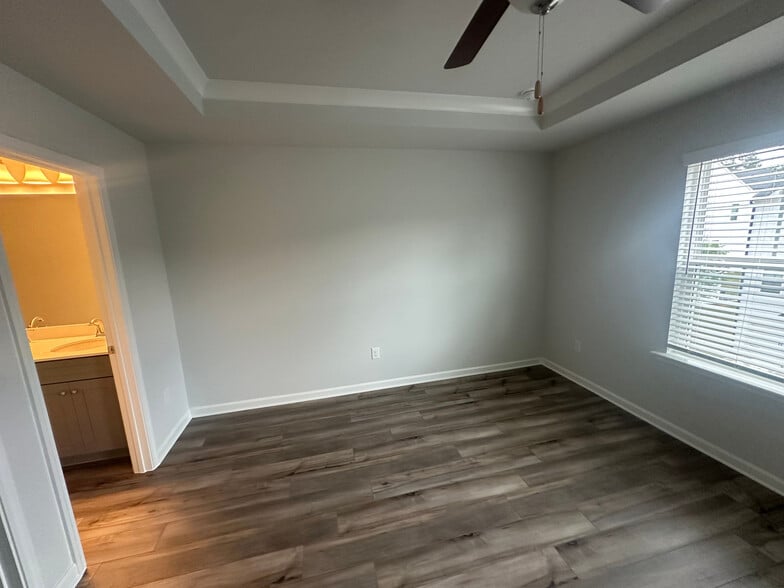 Building Photo - Room in Townhome on Bateman Drive SE